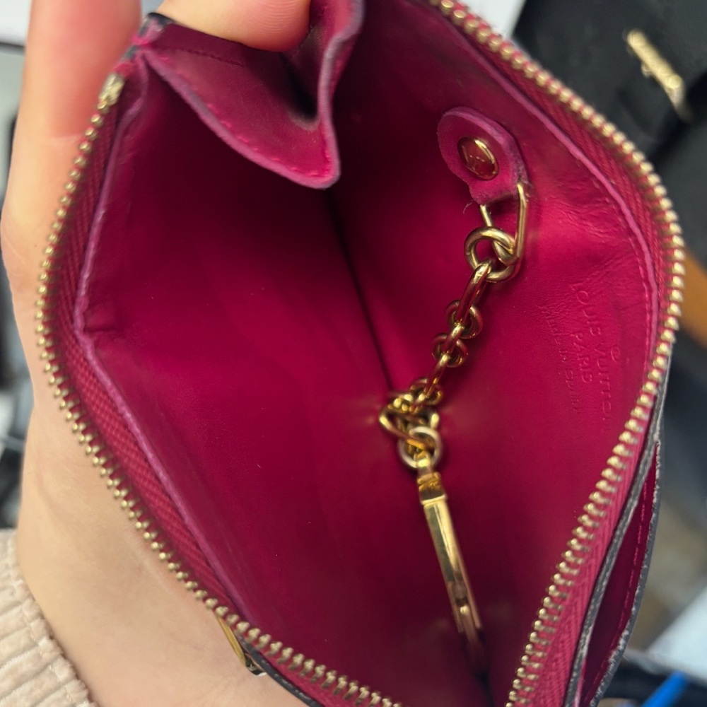 {SOLD}Louis Vuitton Pochette Clés Key in Red Monogram Vernis Patent Leather - Picture 5 of 15